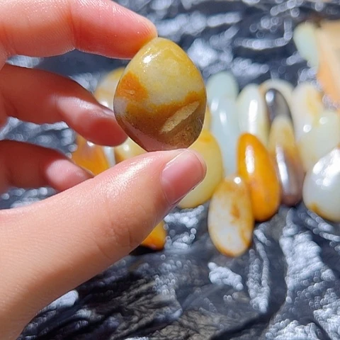 和田玉（糖玉）未镶嵌颈饰11.5克