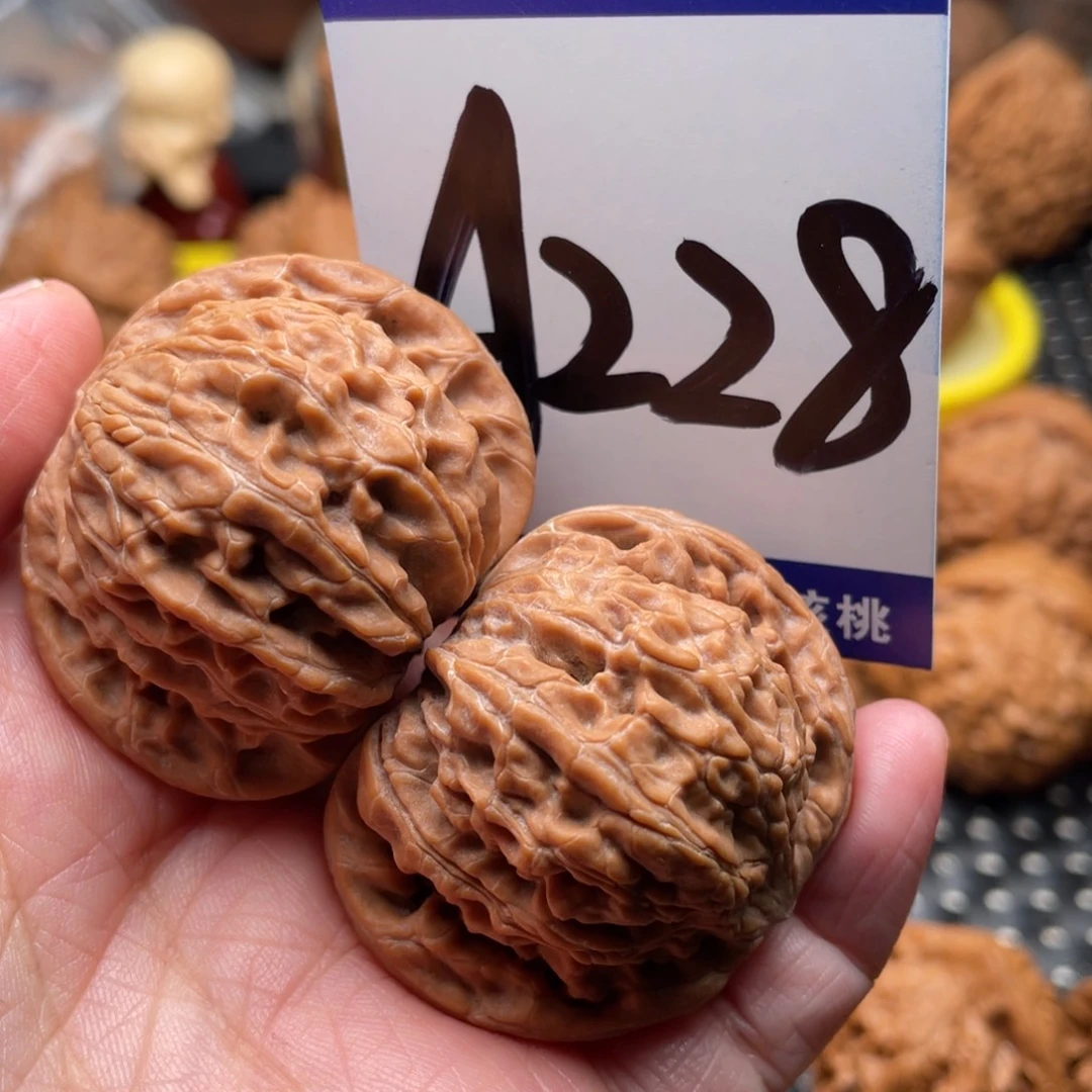 文玩核桃把件磨盘狮子头40