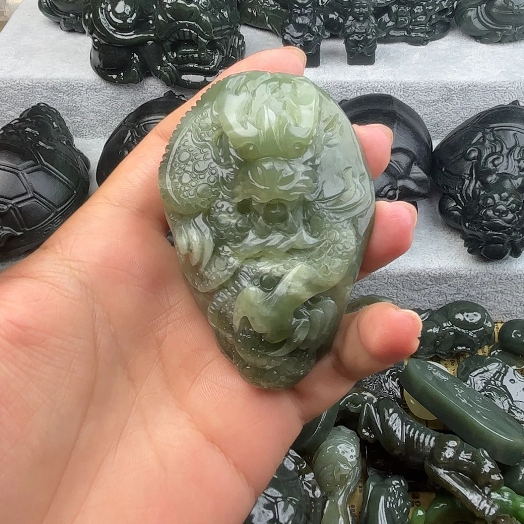 颈饰未镶嵌和田玉（糖玉）