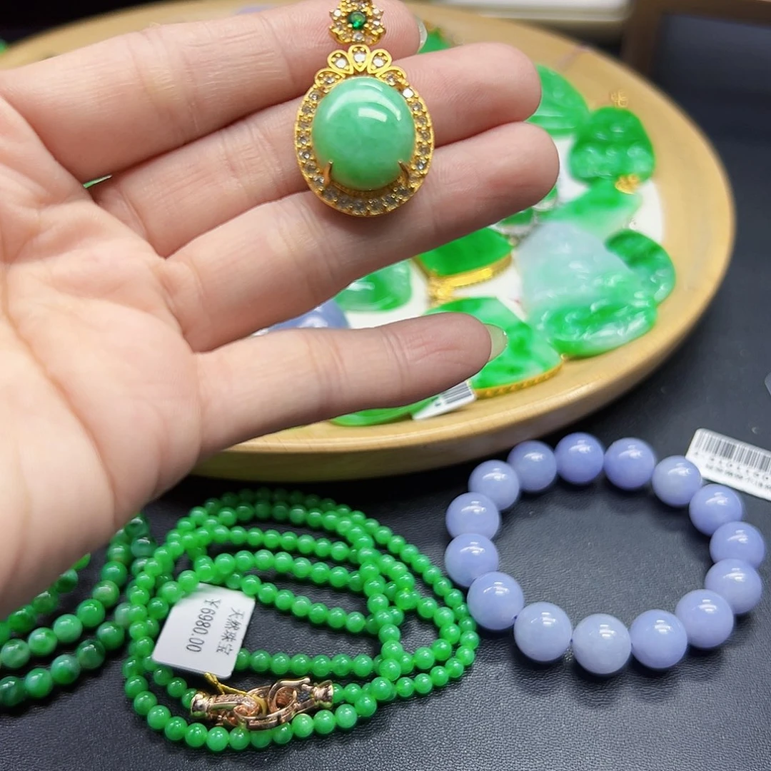 翡翠颈饰未镶嵌天然缅料A货一件