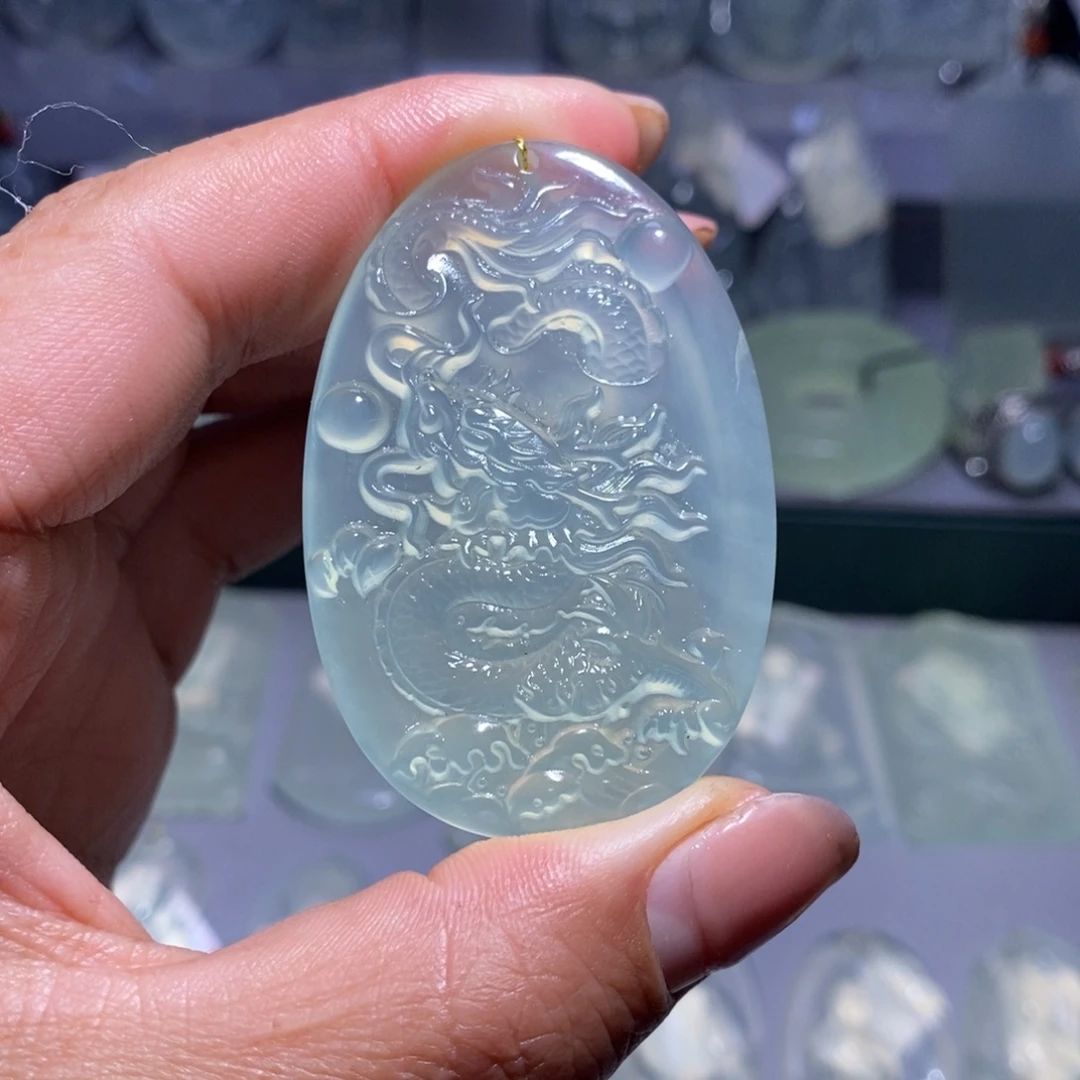 岫玉未镶嵌颈饰龙牌