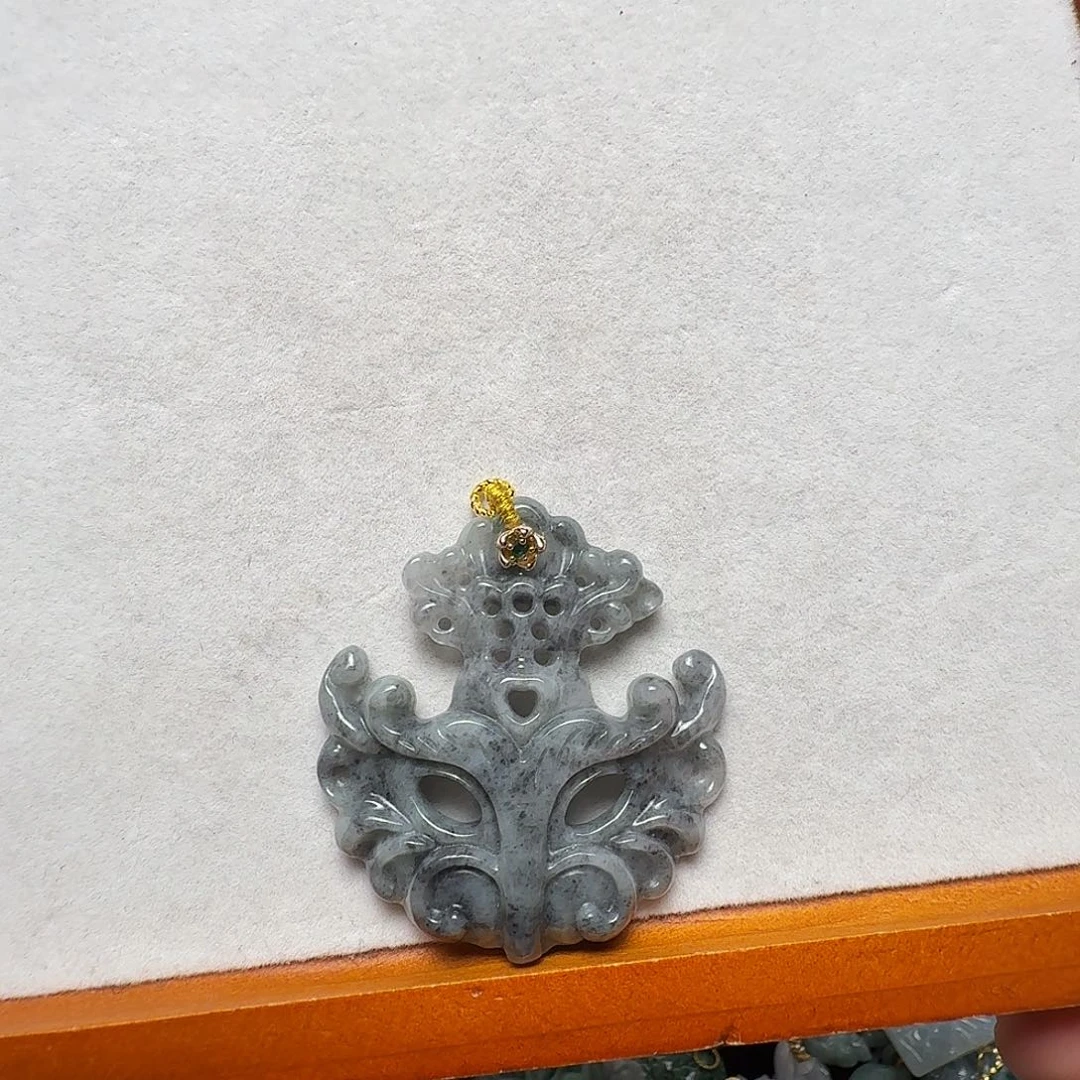 翡翠未镶嵌吊坠(赠链)