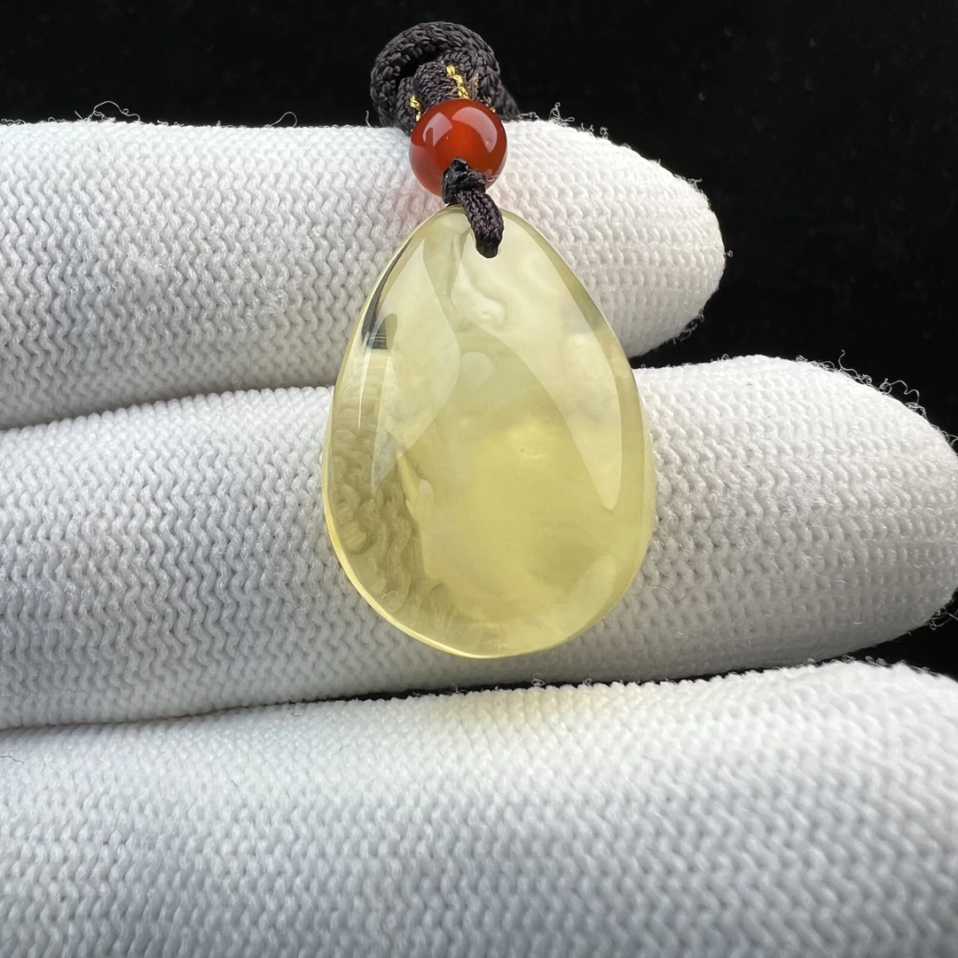 Y4980天然原矿蜜蜡鸡油黄水滴牌19*26mm 支持复检假一罚四