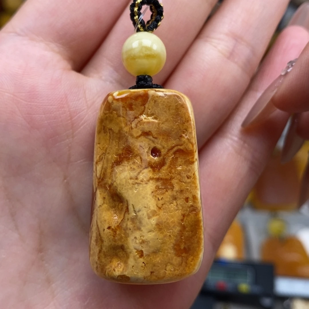 未镶嵌琥珀珠宝奇石