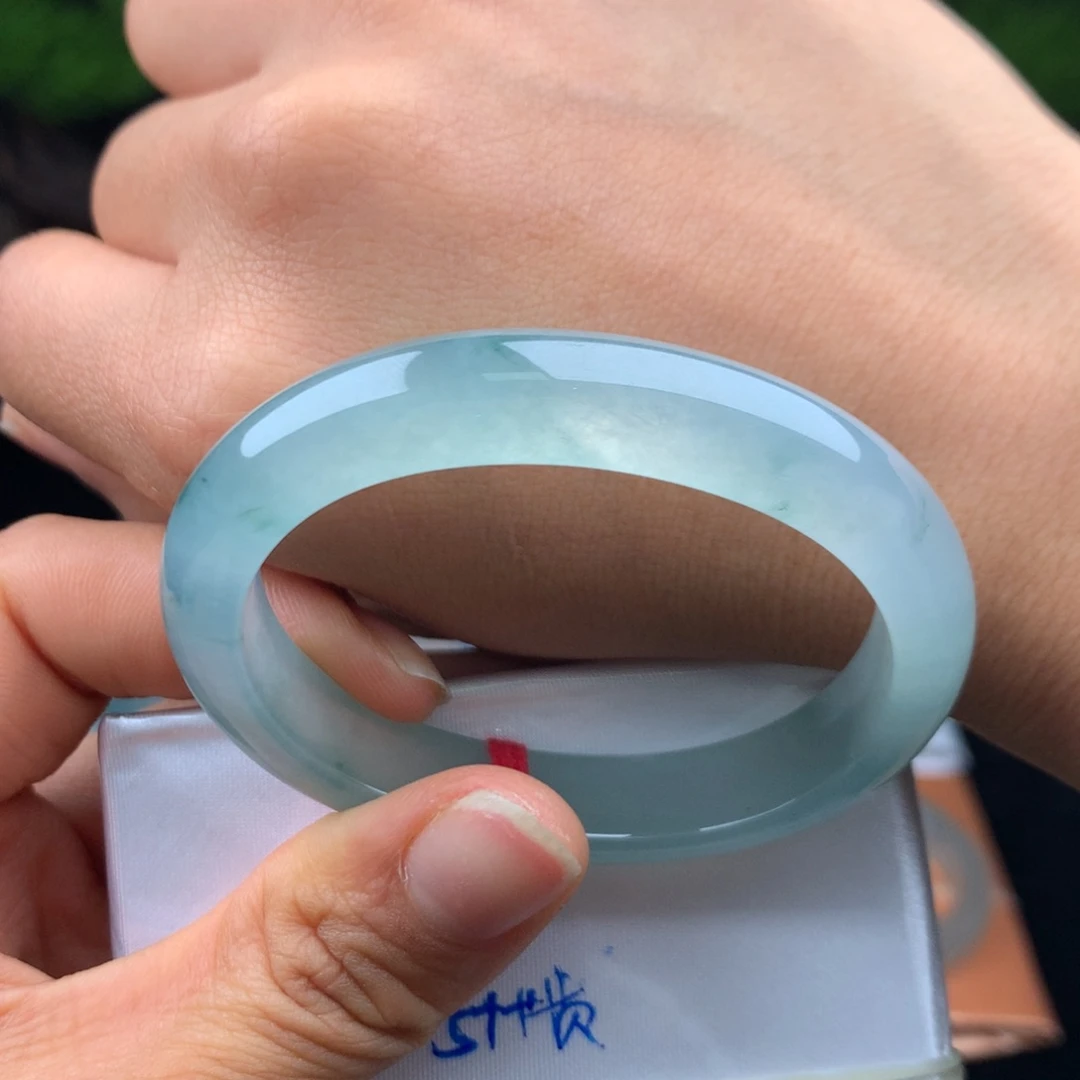 翡翠手镯未镶嵌手镯