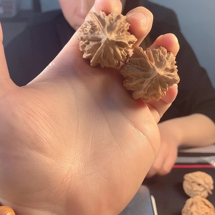 致***补文玩核桃吊坠三棱