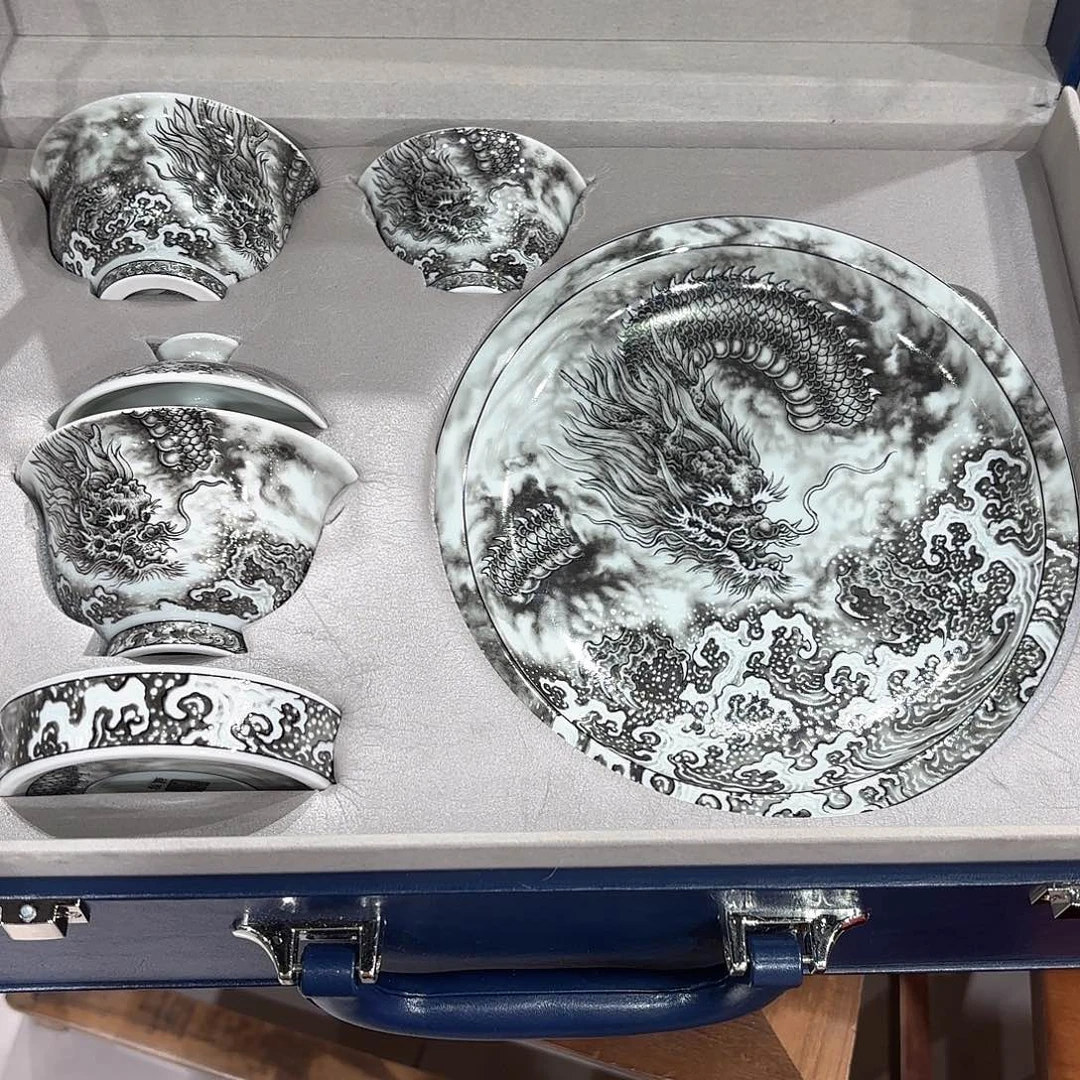 瓷片景德镇瓷器精品陈列