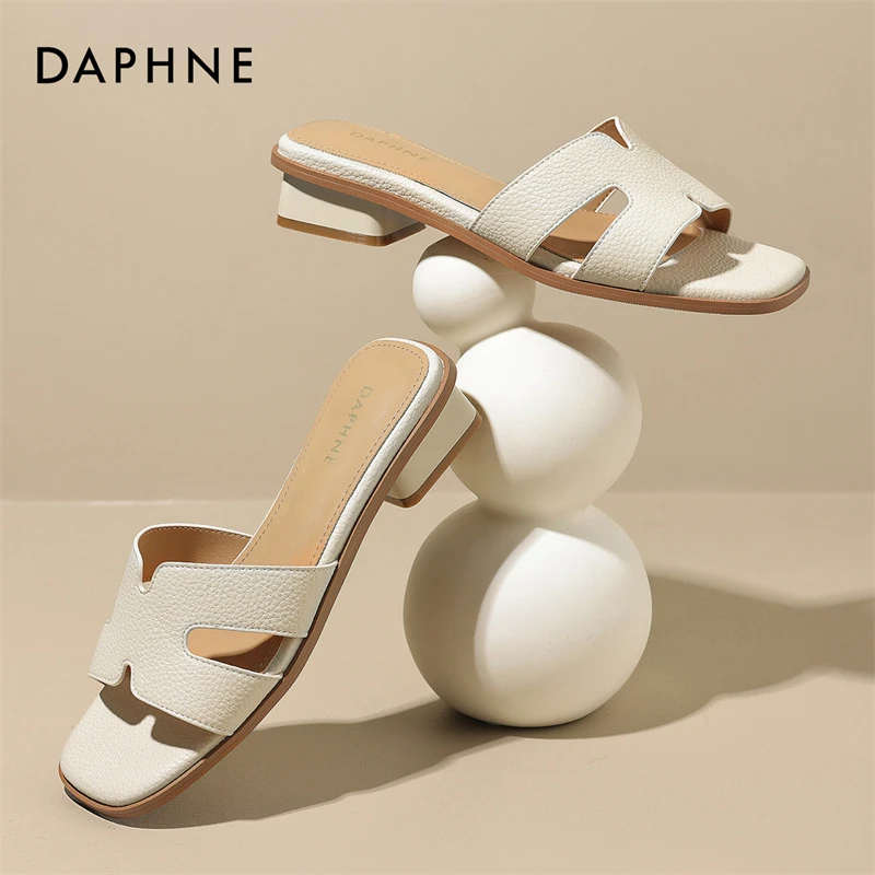 达芙妮低跟一字拖鞋女2025年夏季平底外穿沙滩鞋法式方头粗跟凉拖