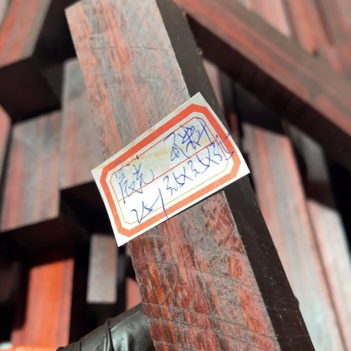 紫檀木类端景台晨**烛