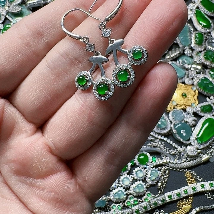 翡翠颈饰未镶嵌天然A货翡翠放漏