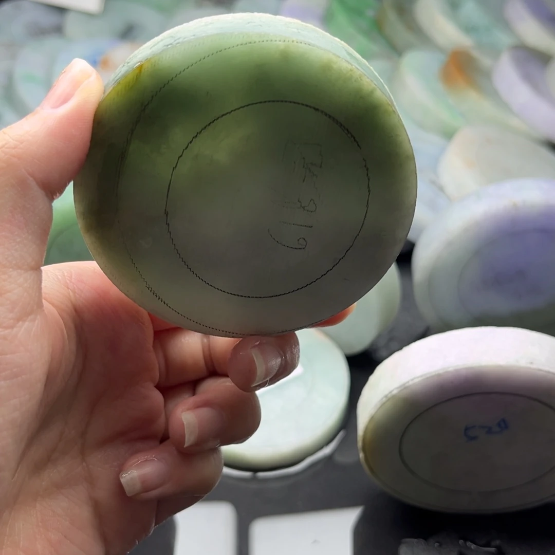 定制翡翠未镶嵌翡翠手镯