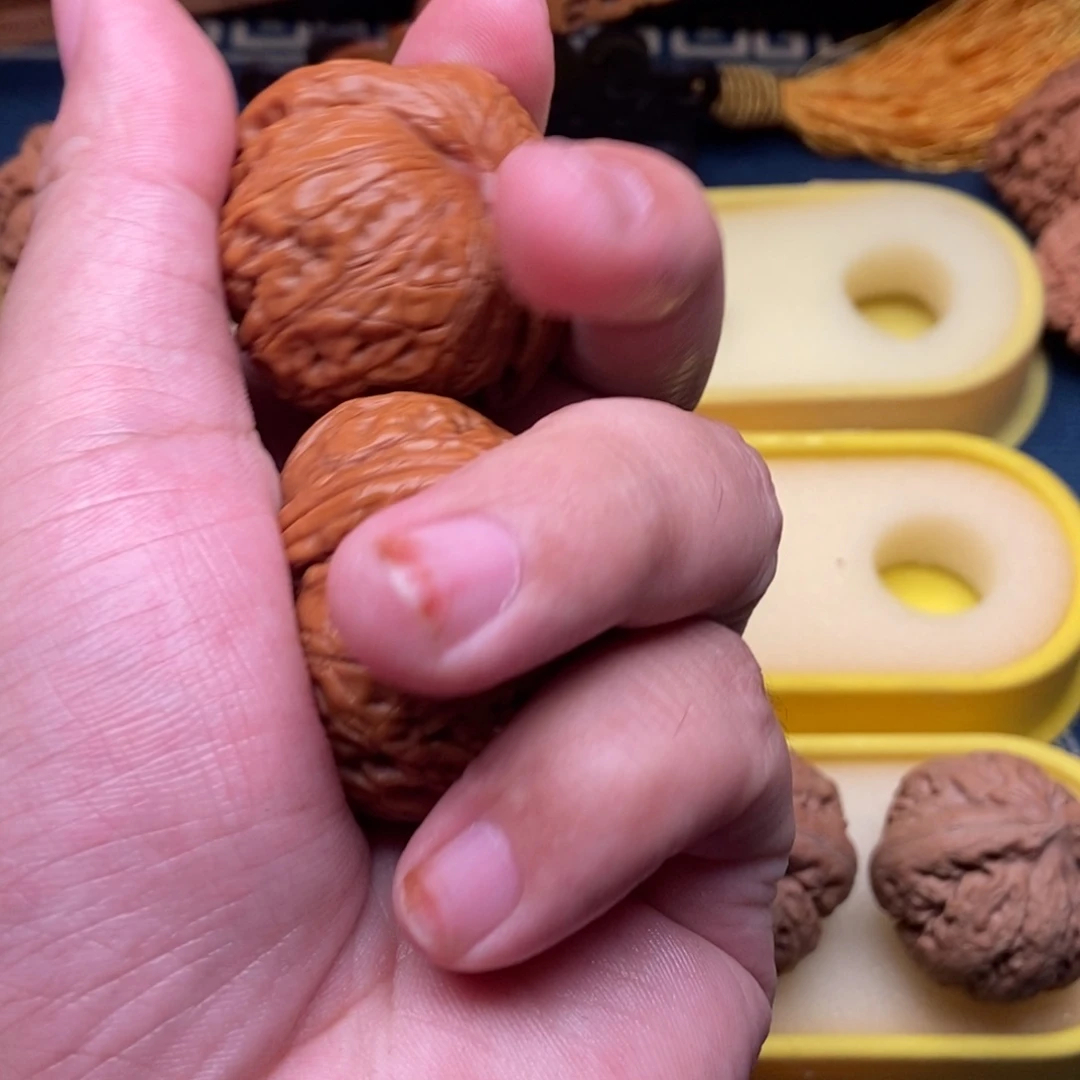 丢***卓文玩核桃吊坠啦啦啦