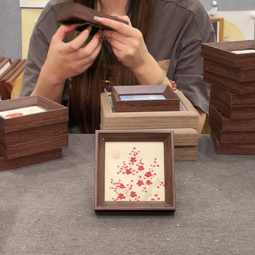 书法手绘带框尺寸：12*12梅花