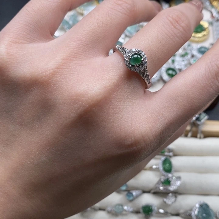 翡翠颈饰未镶嵌翡翠