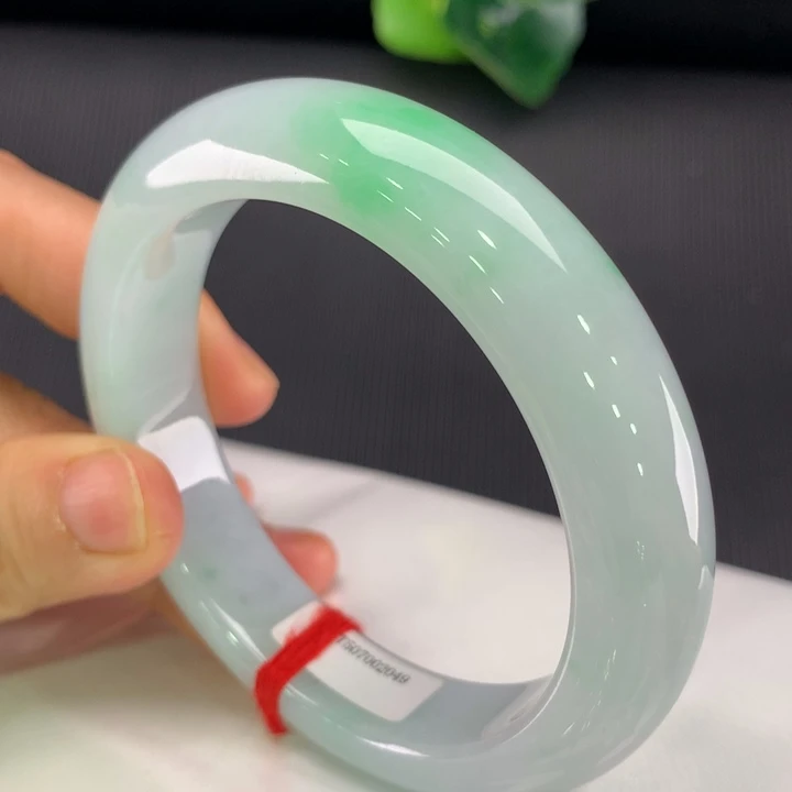 翡翠未镶嵌手镯正圈57