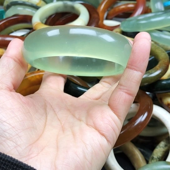 蛇纹石玉手镯未镶嵌