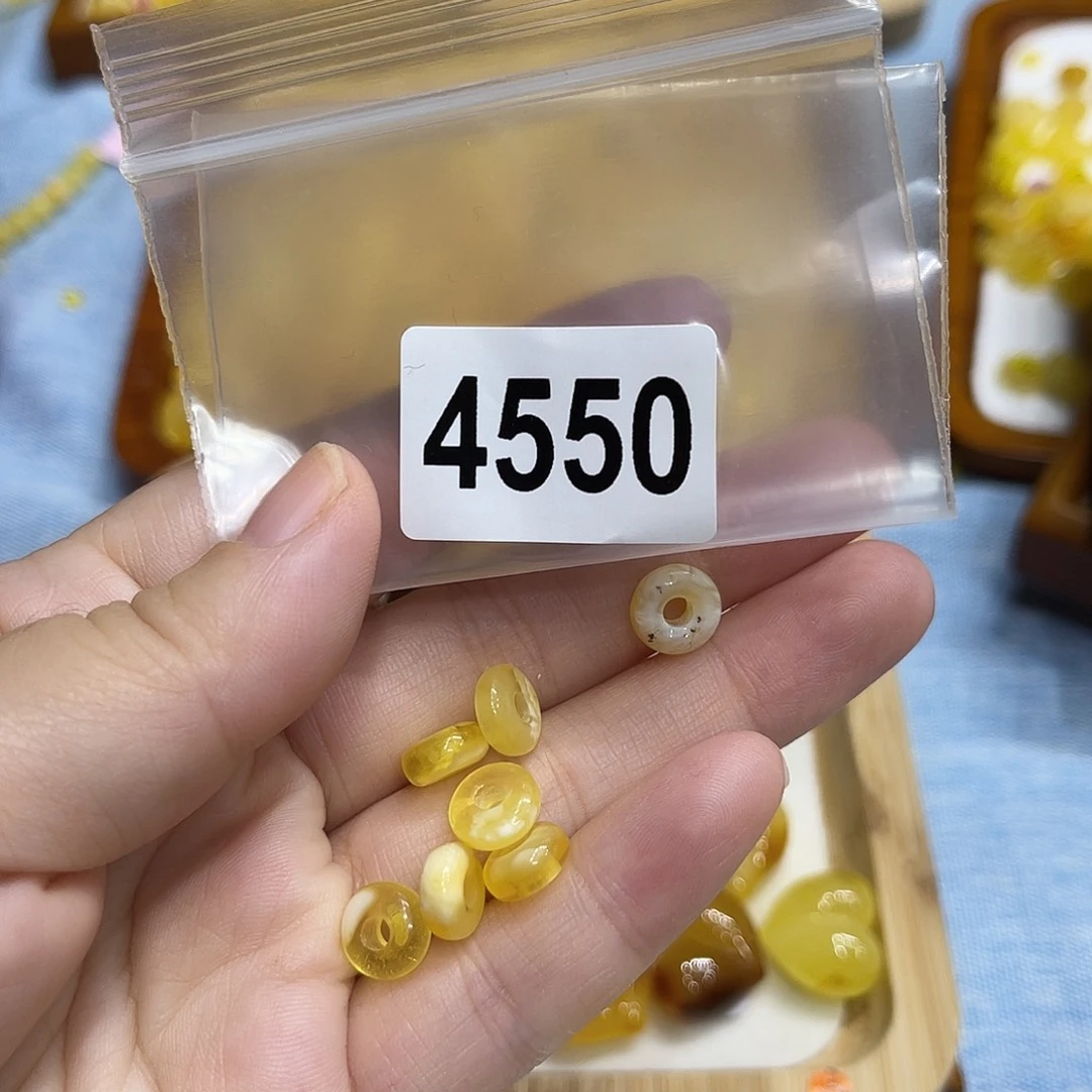 阿***遊琥珀未镶嵌珠宝奇石