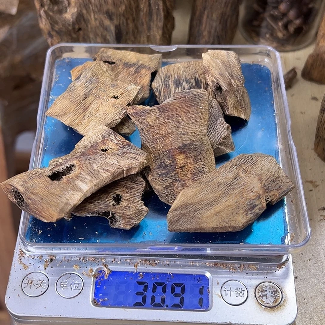 ****涯香料绿奇楠陆河30克