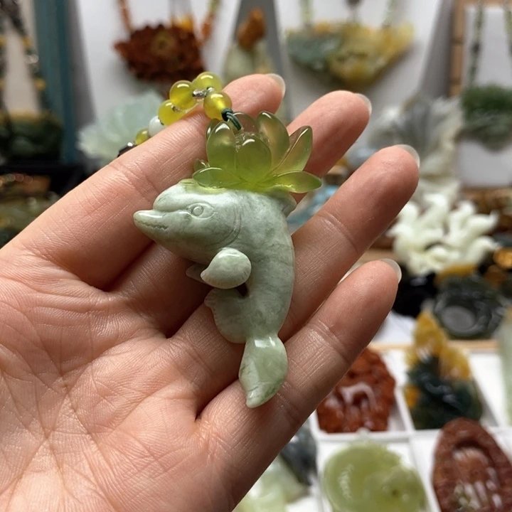 未镶嵌蛇纹石玉颈饰