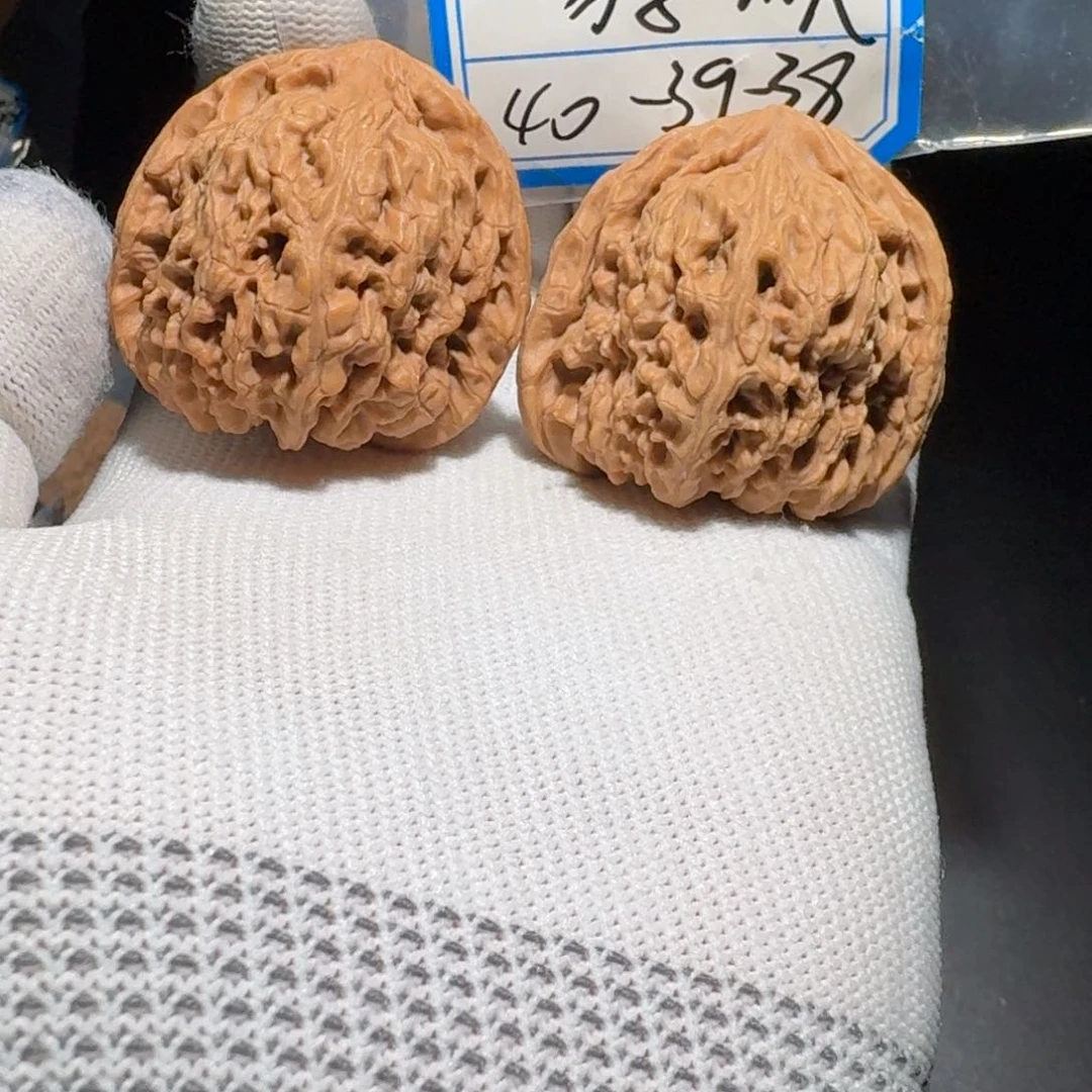 文玩核桃把件66号顺歪色差