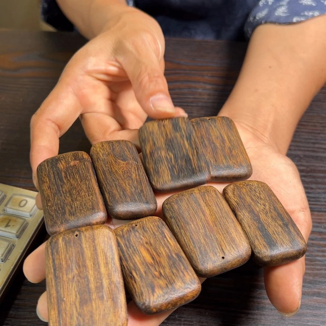 沉香吊坠白棋牌多样性发1个