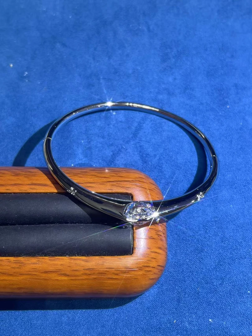 a1570白色圆包手镯多样性发货