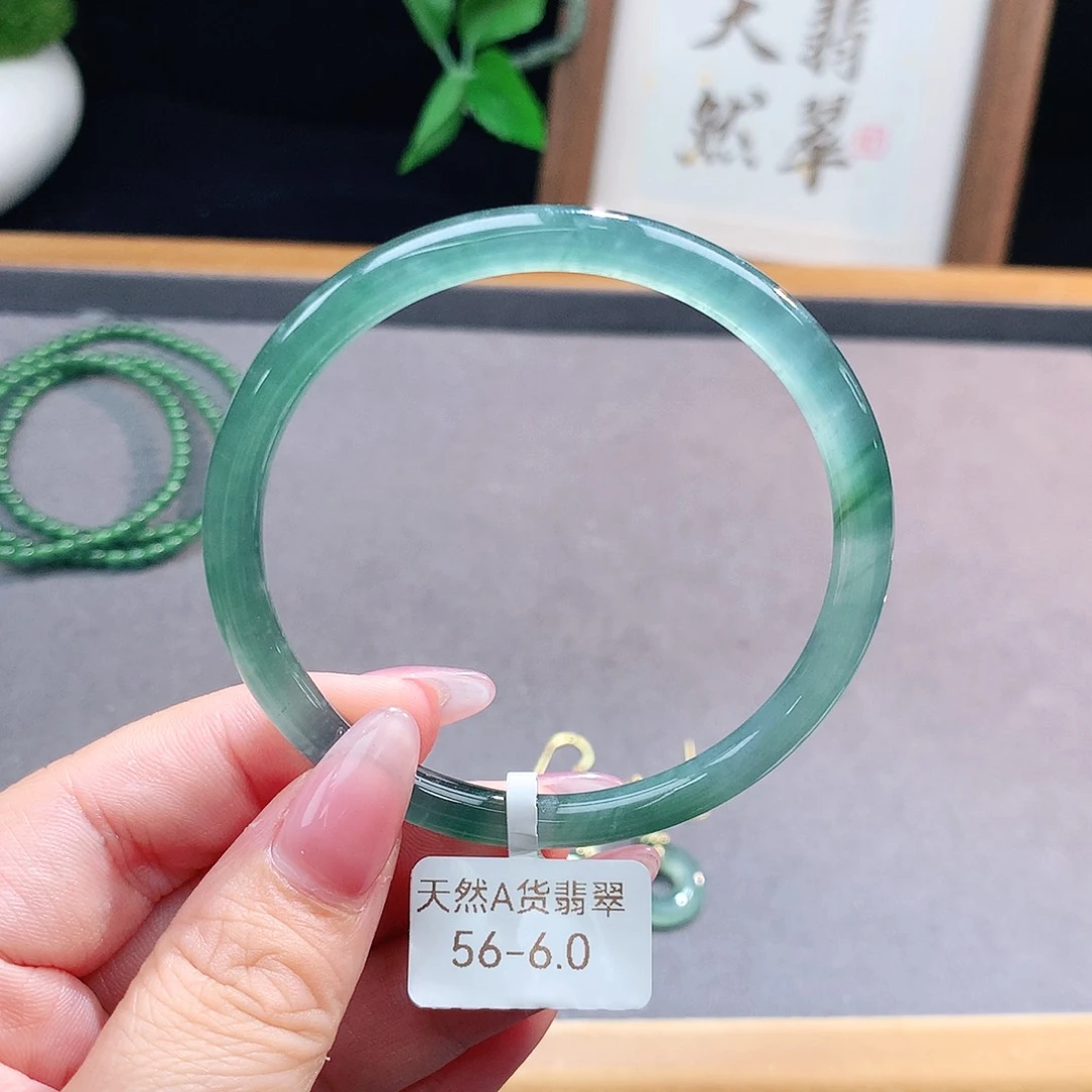 翡翠手镯（圆镯）未镶嵌