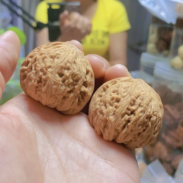 【闪购商品】文玩核桃把件40.5泥鳅背