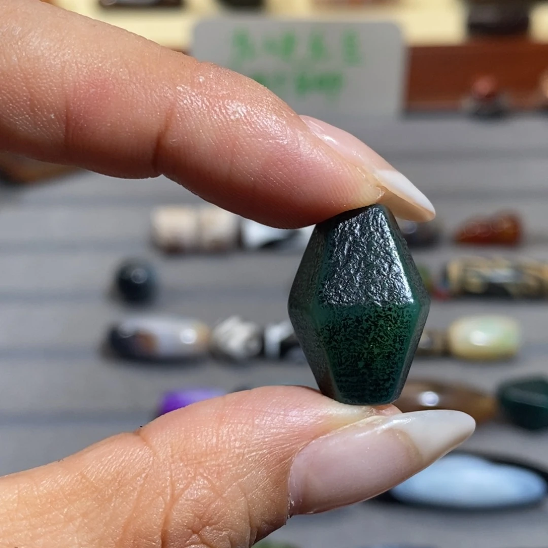 玛瑙/玉髓颈饰未镶嵌高****秃