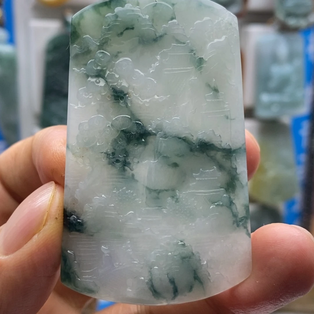 翡翠颈饰未镶嵌山水