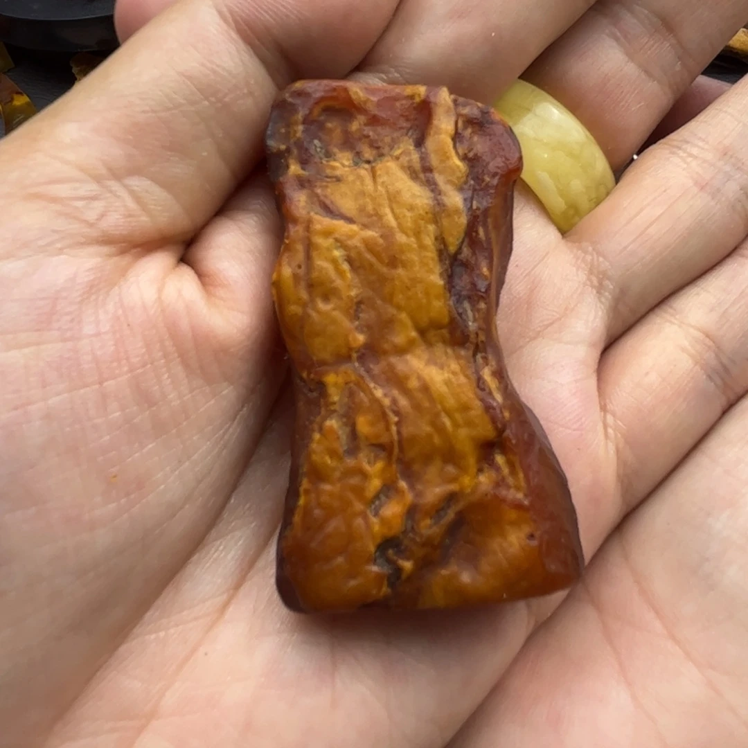 未镶嵌琥珀裸石超**力陈