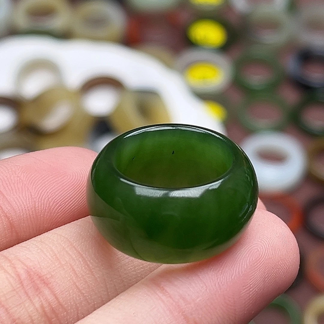 刘***子和田玉未镶嵌戒指