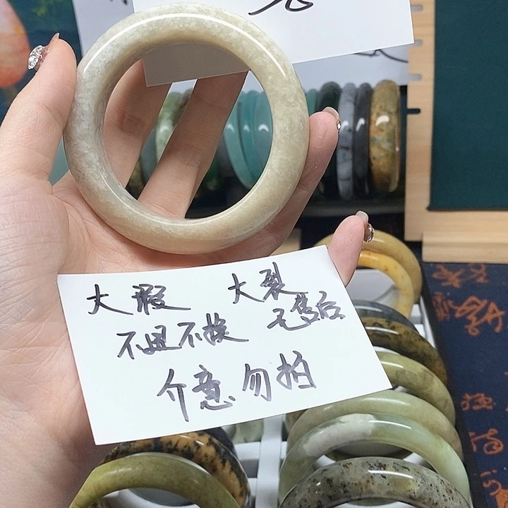 未镶嵌蛇纹石玉手镯