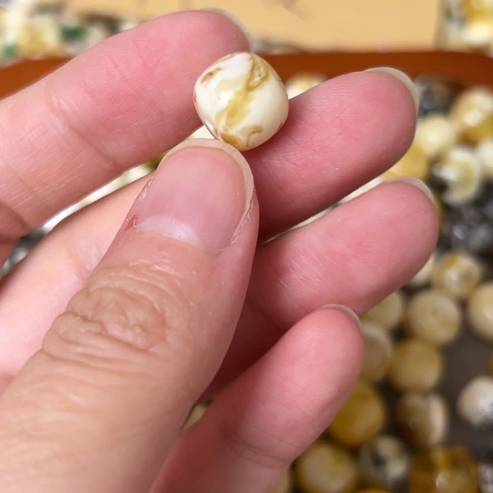 蜜蜡未镶嵌裸石11.2mm一个
