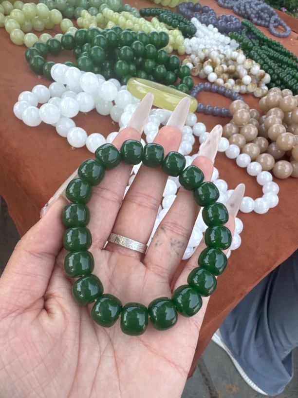高端精品阳绿老型珠手串
