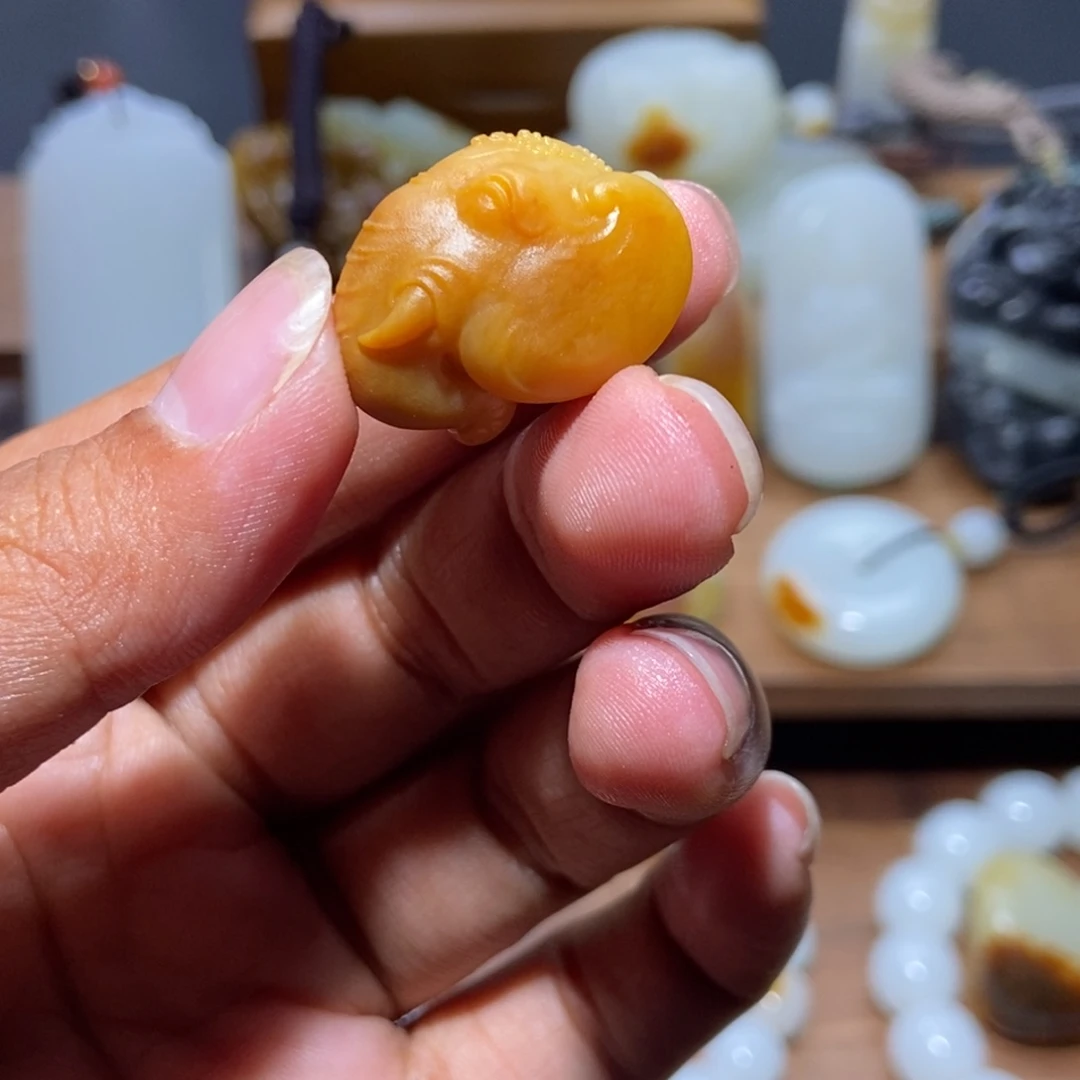 A***吧颈饰未镶嵌和田玉