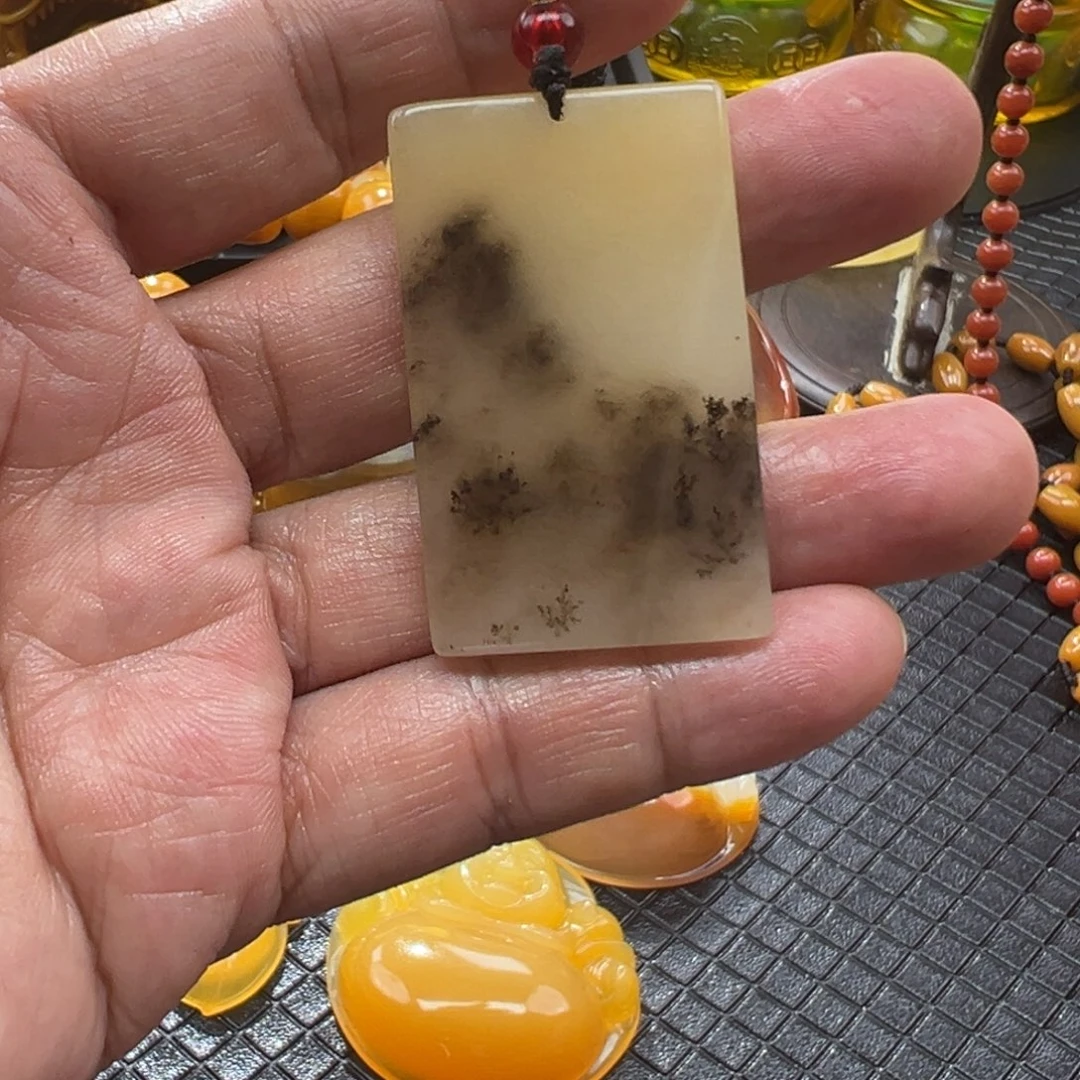 颈饰未镶嵌石英质玉