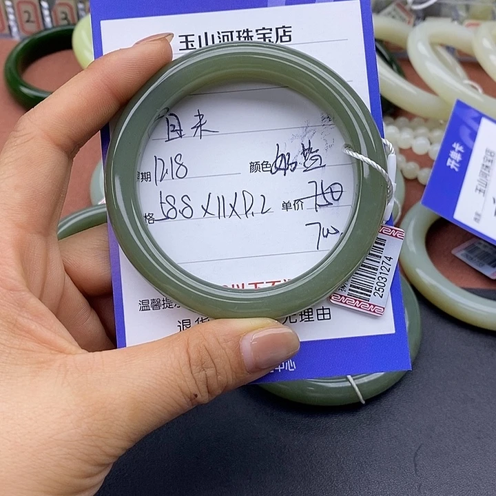 和田玉未镶嵌手镯