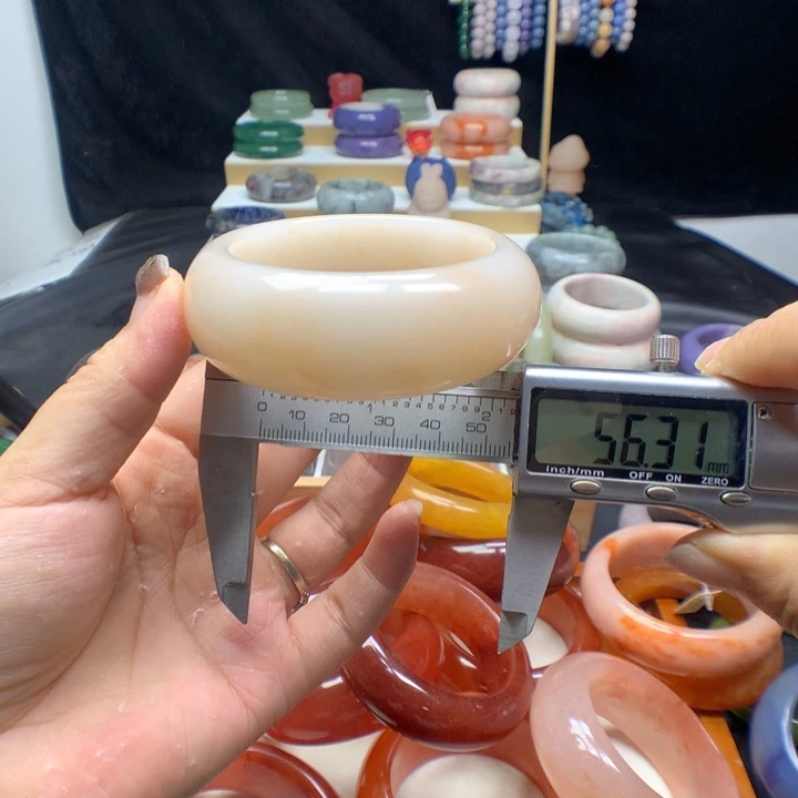 未镶嵌手镯石英质玉