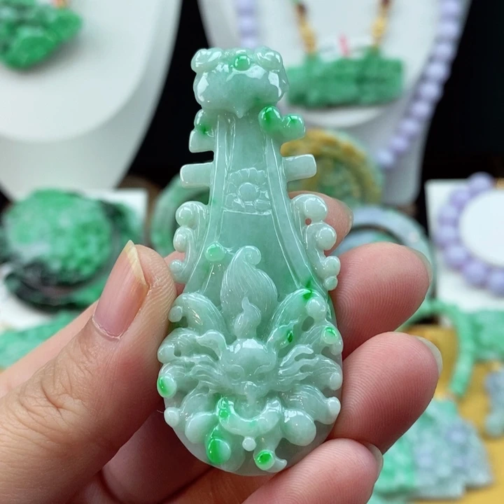 翡翠颈饰未镶嵌翡翠吊坠