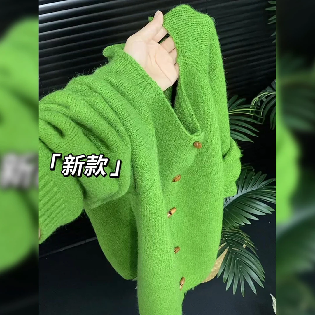 2025秋冬季新款韩系显白牛角扣长袖针织开衫大码显瘦高级感上衣女