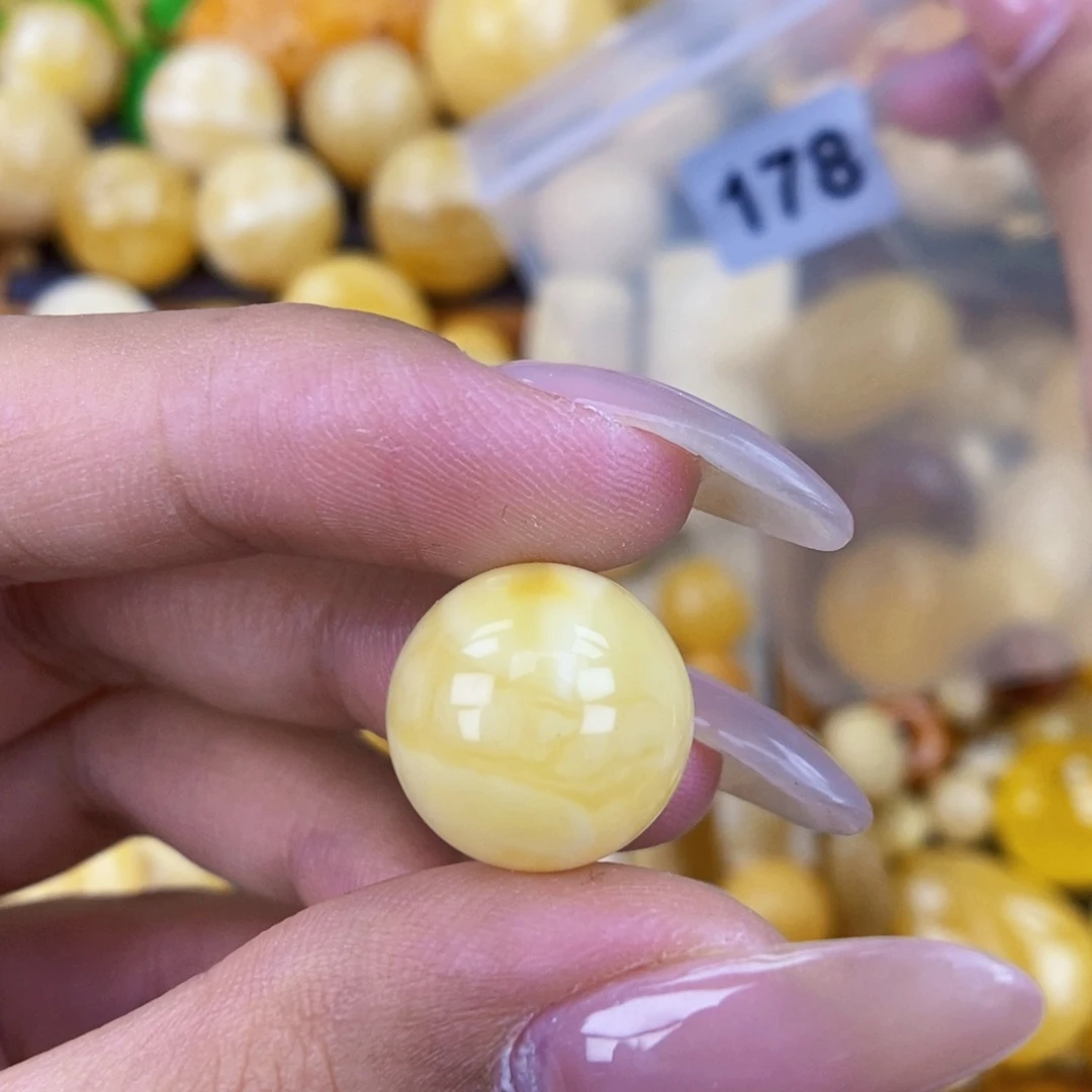 未镶嵌琥珀珠宝奇石15.