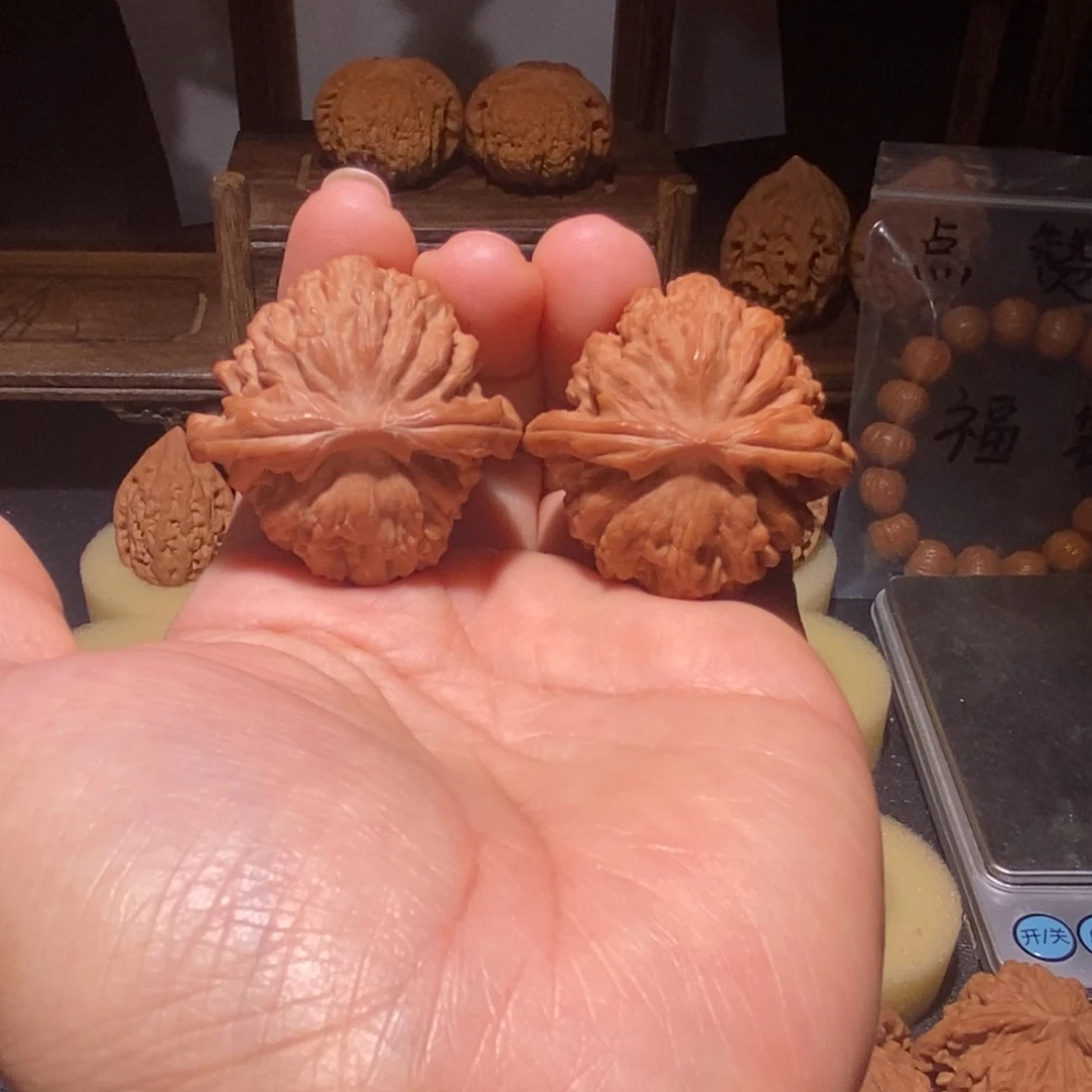 文玩核桃吊坠太阳花40