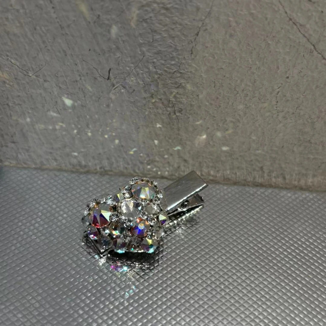 东大门华子闪闪爱心鸭嘴夹发夹Y1009