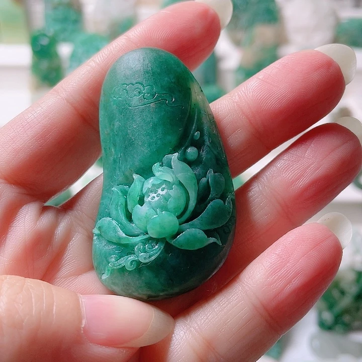 均***者独山玉未镶嵌挂件