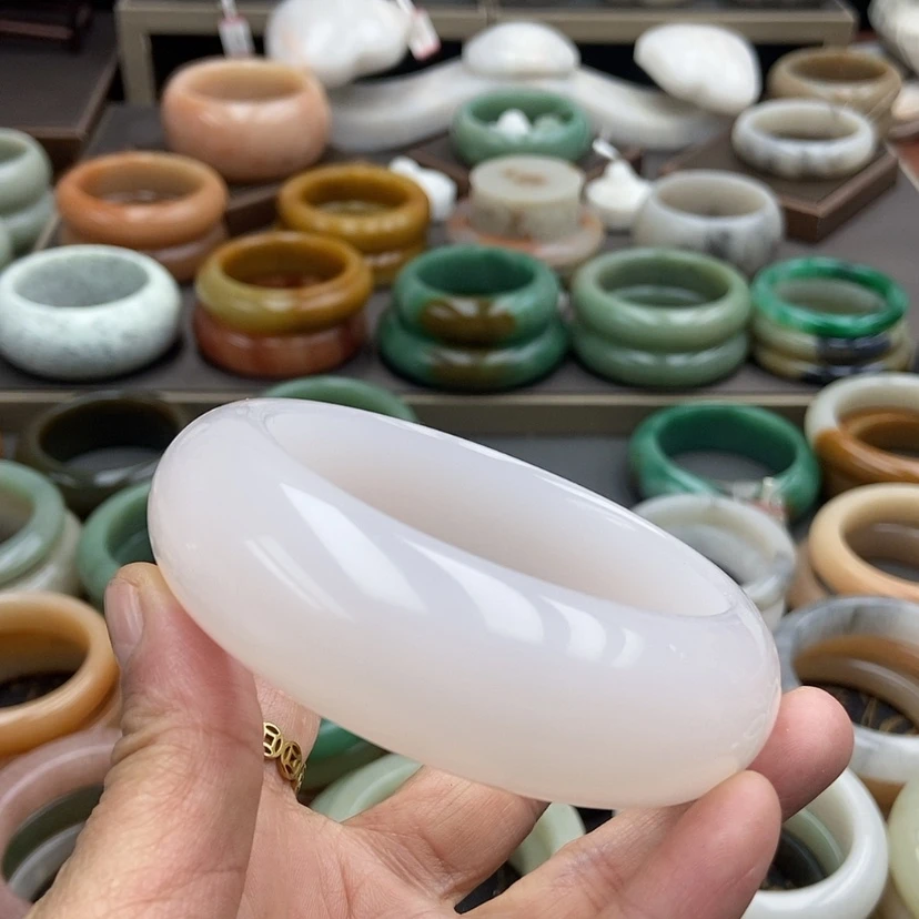 【闪购商品】石英质玉手镯64未镶嵌
