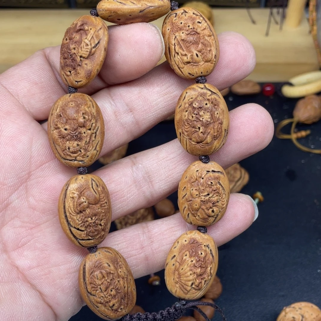 桃核雕刻钟馗手串