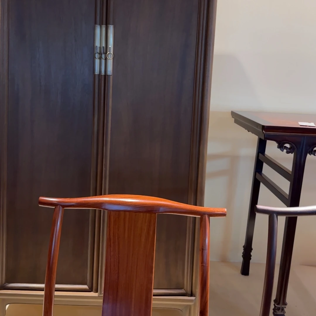 薛***猫其它金属楠木140圆角柜