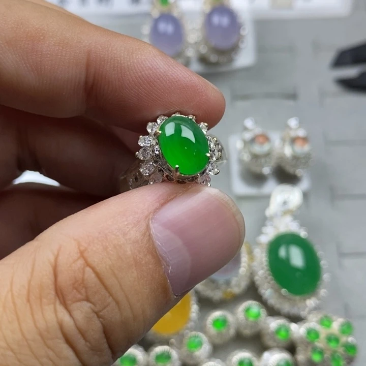 未镶嵌定制翡翠冰阳绿9.8mm