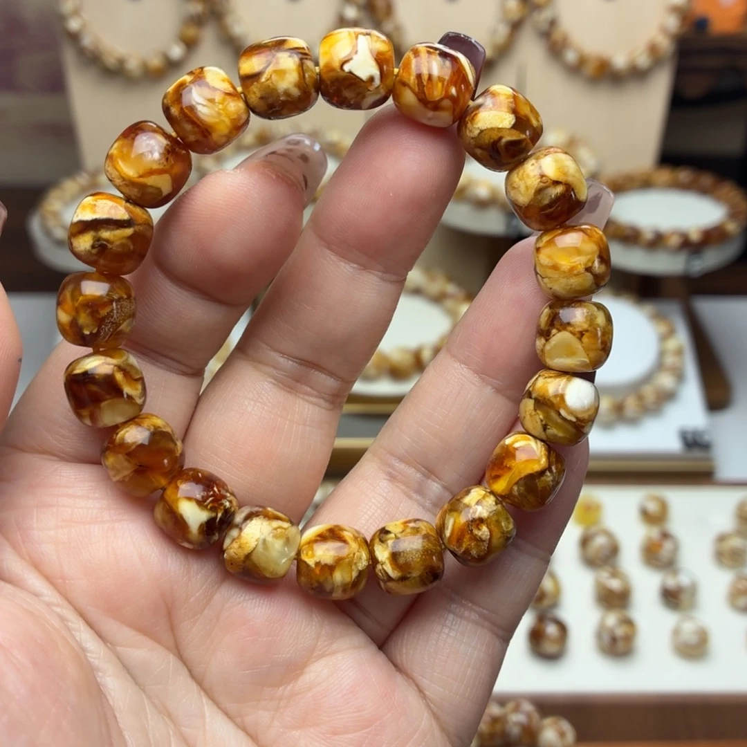 10mm沁色精工老型手串一条带矿点